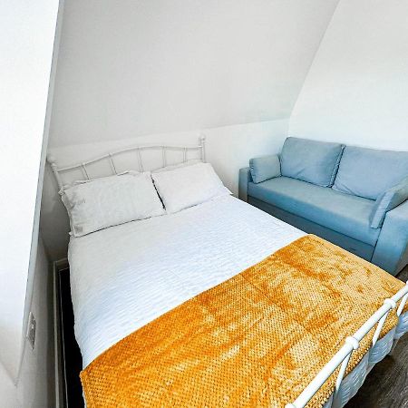 Lovely Studio Apartment Maidstone Eksteriør billede